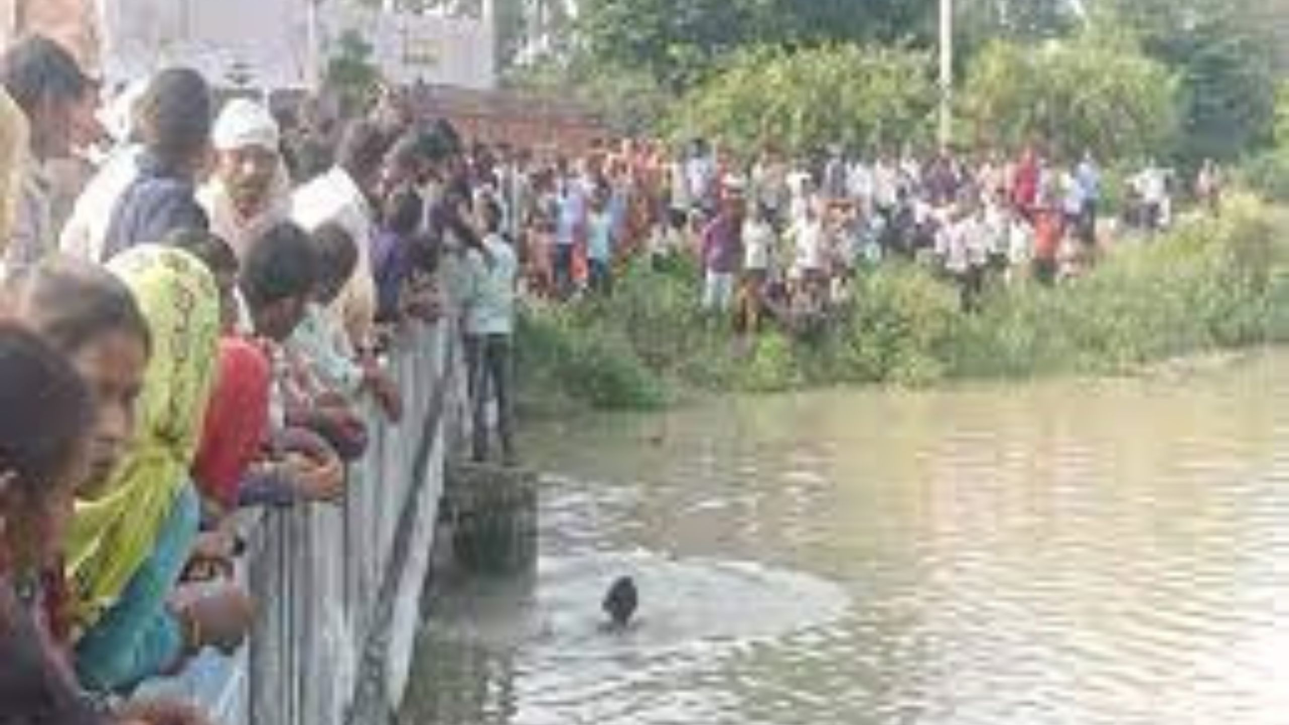 Mirzapur : गंगा प्रदूषण नहर में तैरता मिला अधेड़ व्यक्ति का शव, मोहल्ले में मची अफरा - तफरी