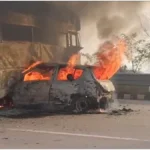 UP : यमुना एक्सप्रेसवे पर बस से टकराई कार, जिंदा जले पांच लोग