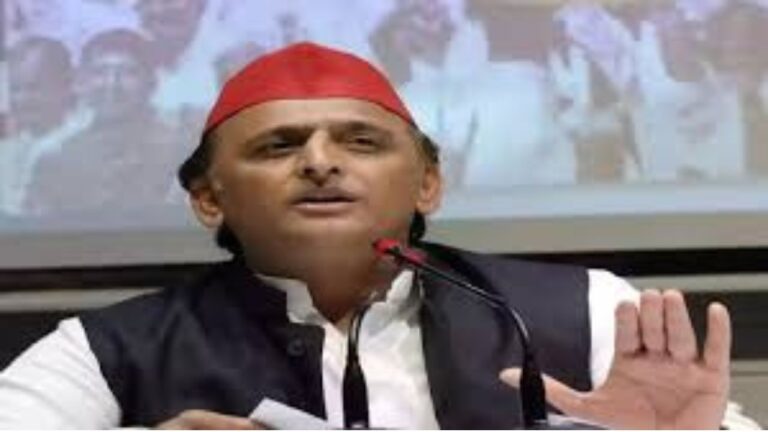 अखिलेश ने योगी पर बोला हमला – 200 करोड़ पेड़ों के लिए जमीन कहां है? स्कूल बंद करने पर भी कसा तंज