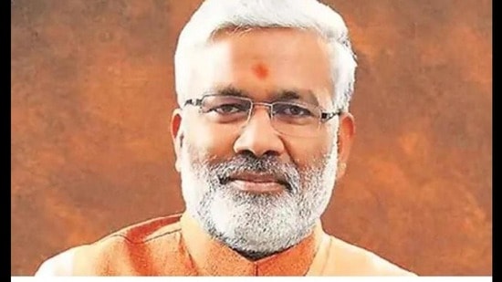 स्वतंत्र देव ने अखिलेश पर साधा निशाना: सपनों के सौदागर गुमराह करने के लिए चुनाव आयोग पर कर रहे हमला