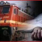 लखनऊ: इयरफोन लगे रहने से ट्रेन की चपेट में आए दो छात्र, दर्दनाक मौत